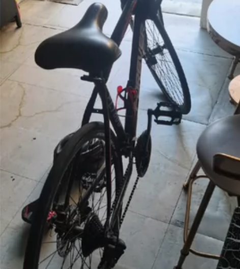 公路车！自行车急出。因为不习惯趴着骑，所以...