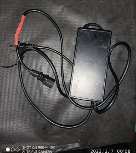 原装雅迪48V品字头铅酸冲电器。 感兴趣的...