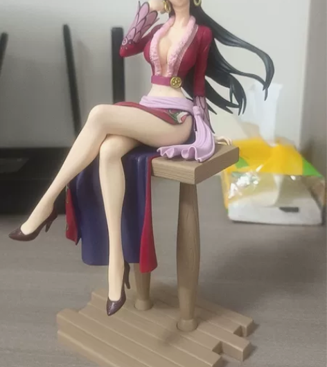 女帝的手办，高22cm，万代正版，做工精美...