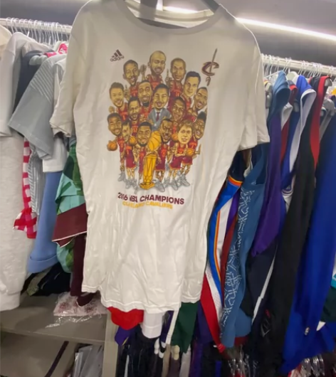 骑士 2016 夺冠T恤 l码 绝版 感兴...