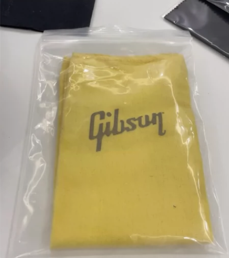 GIBSON 原厂擦琴布 全新 感兴趣的话...