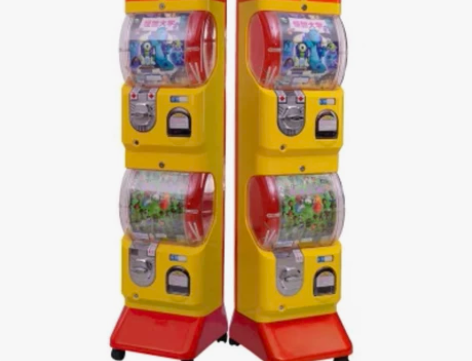 出售两个扭蛋机 图片上是四个扭蛋机 500...