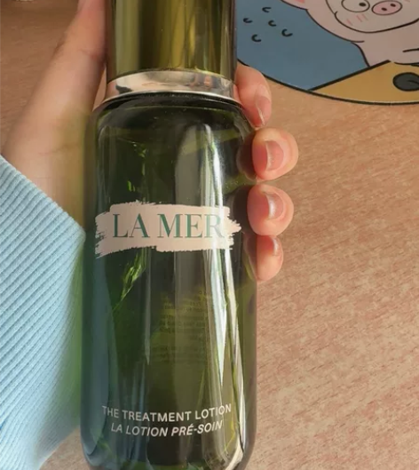 海蓝之谜精粹水，仅够试用，带盒 感兴趣的话...