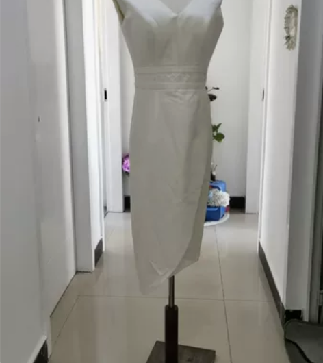 全新定制版米白缎面礼服 尺寸:相当L/M ...