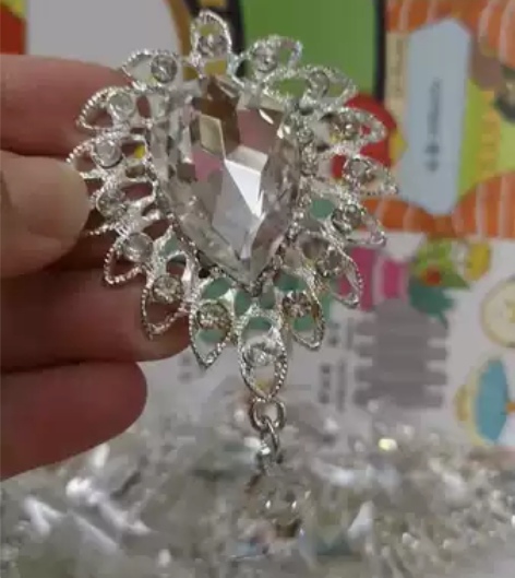 闪闪胸针服装配饰别针手工配件，大衣外套胸针...