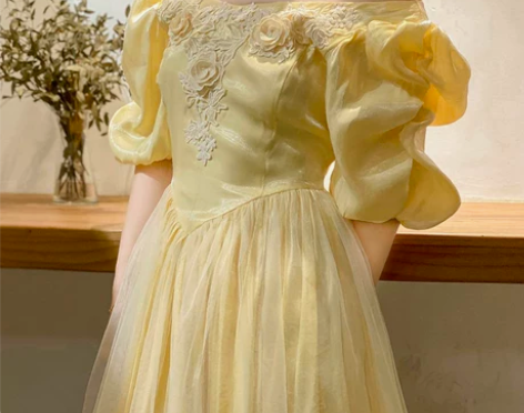 法式复古连衣裙女小众缎面黄色纱裙长裙202...