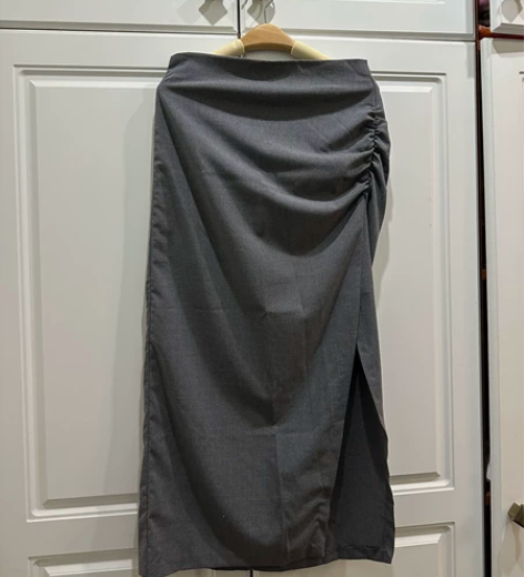 灰色 侧开叉 高腰 褶皱 遮肚子 包臀裙 ...