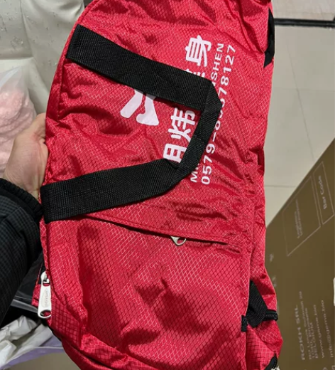 健身包女士用，办卡送的。 感兴趣的话点“我...