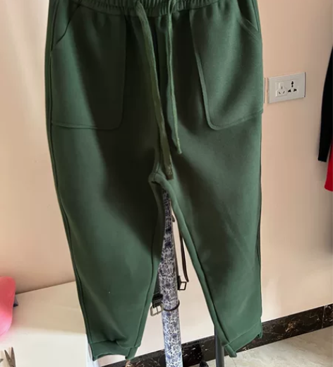 春秋冬墨绿色运动裤，时尚休闲风，裤长89厘...