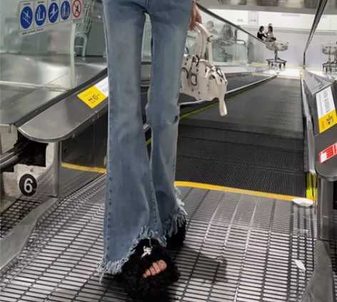 高腰黑色微喇叭牛仔裤女春夏显瘦设计感复古阔...