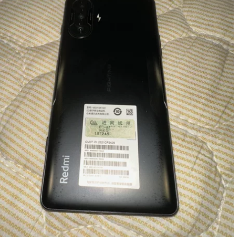 红米k40游戏增强版，边框有点磕碰。其他没...