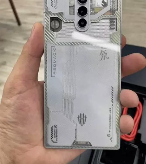 红魔8Pro  搭载骁龙8GEN2处理器 ...