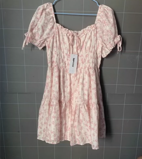 爱依服碎花裙 中码全新带吊牌闲置物品不退换...