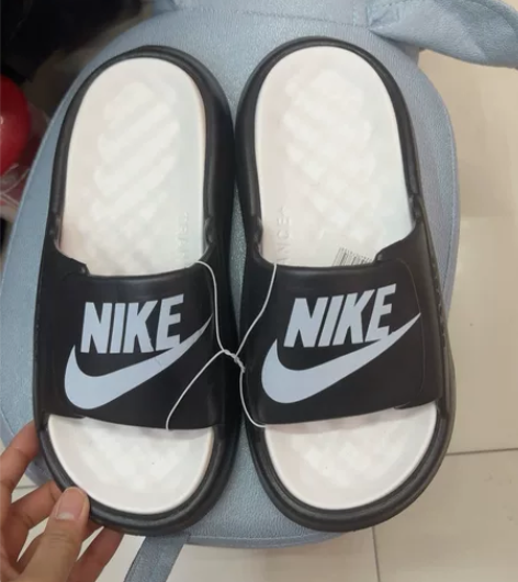 耐克标拖鞋，可外穿，码数40/41，42/...
