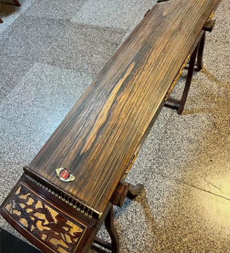 华夏古筝 旧古筝，配件齐全，断了一根弦东西...