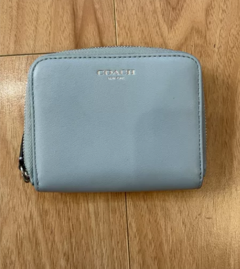 Coach女式钱包 感兴趣的话点“我想要”...