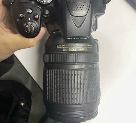 出尼康D5300单反套机，仅限泉州本地自提...