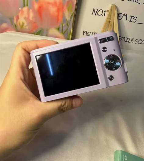 大学生【低价出售]松典复古ccd相机A5，...