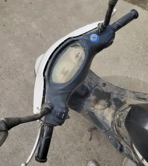 宗申助力车，成色如图，油箱表不显示，前面壳...