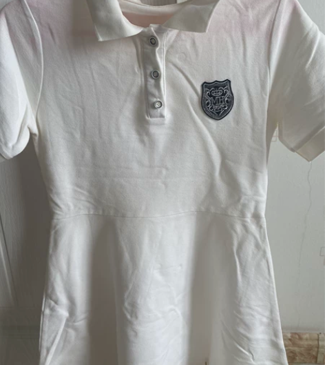 实体店购入裙子 就穿一次压箱底有点皱了 穿...