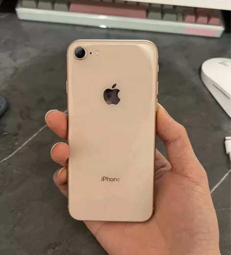备用机iphone8,白色金色,有两个 因...