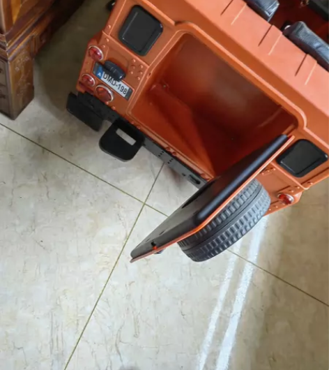 出售路虎儿童车，可以遥控，可以自己开，别拿...