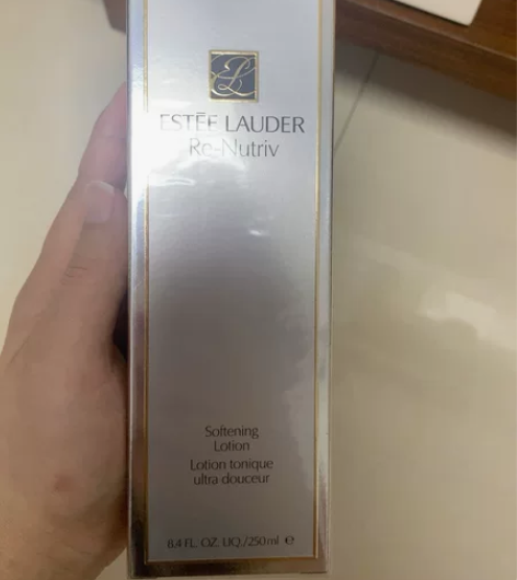 雅诗兰黛白金水250ml全新，日期如图，不...
