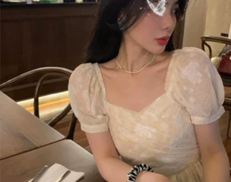 ?邱肉瑶小清新连衣裙小碎花露背性感高腰公主...