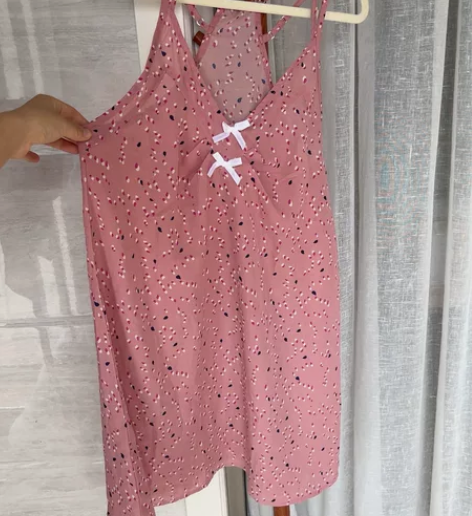 全新雪纺可调节吊带裙均码，吊带可以调节成性...