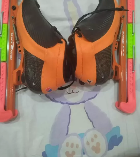 在正规的体育用品专卖店买的 一次都没有穿过...