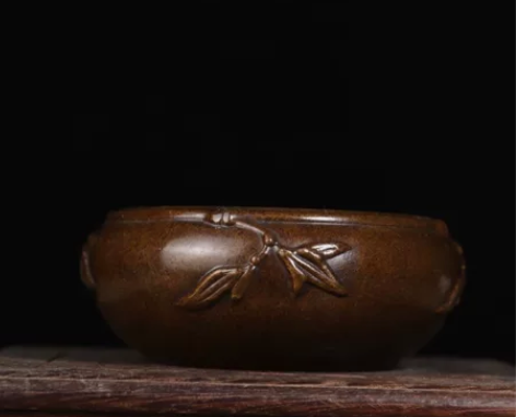 纯铜竹节钵式香炉 此炉做工精细，花纹雕刻清...