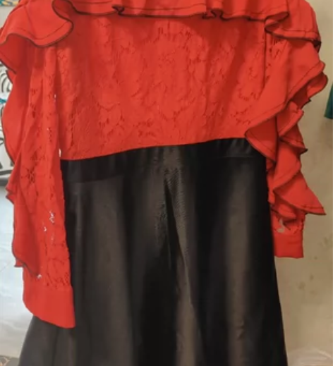 超靓丽的露肩经典黑与红时尚衣裙 感兴趣的话...