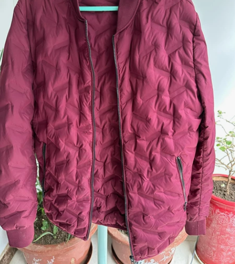 美特斯邦威男士羽绒服，穿着轻便舒适，颜色时...