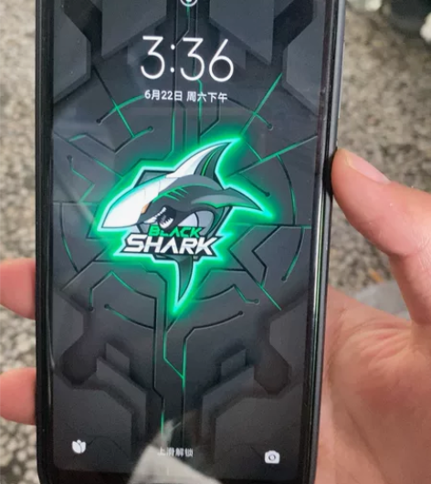 绝对保真黑鲨游戏手机，用不到了低价出售，有...