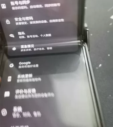 ?moto razr 40 ultra，1...