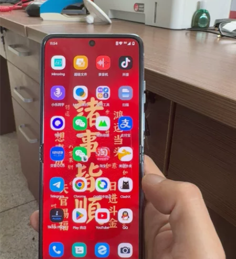 ?二手商品,一切正常使用,外屏有划痕,介意...