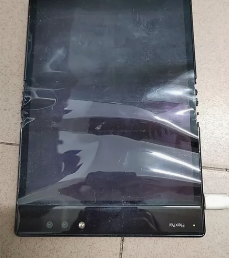 柔宇1代手机，屏幕坏了，充电有振动有亮灯。...