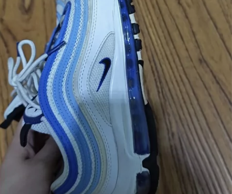 耐克运动鞋，不是正品，是纯原，原价388购...