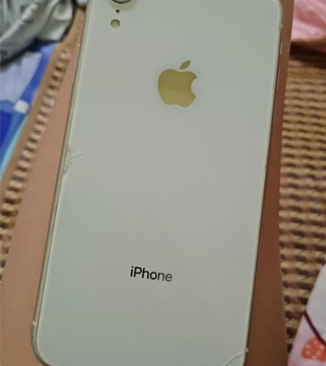 苹果xr 换过后玻璃又碎了。。可能跟我没缘...