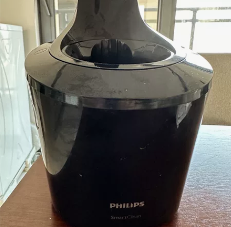 因为已经换电动刮胡刀,底座闲置了。底座跟刮...