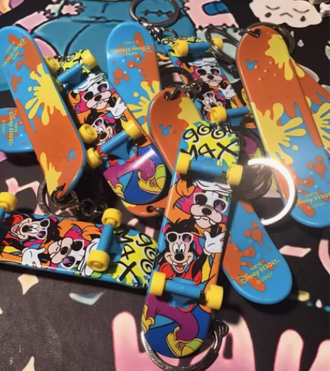 正版散货，东京迪士尼米奇高飞滑板钥匙扣，D...