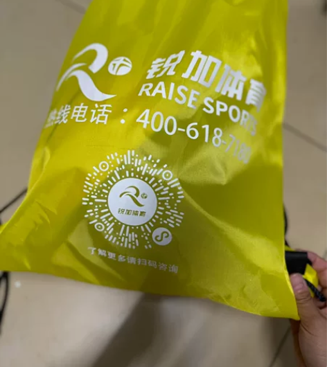 出全新篮球。孩子报篮球课送的篮球,家里有篮...