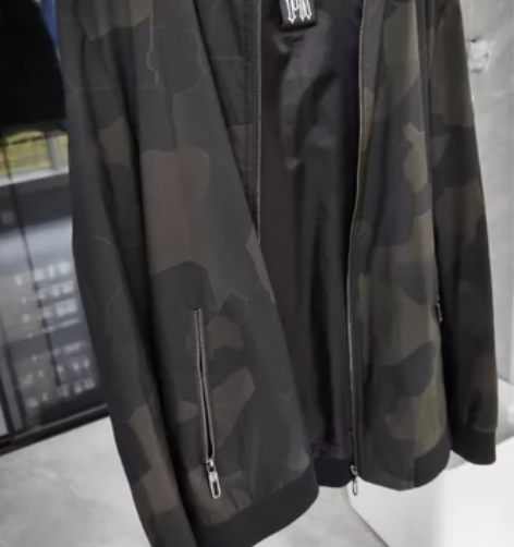 啄木鸟男士夹克春秋外套。去年专卖店499买...