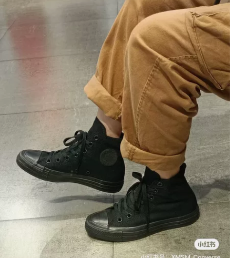 匡威全黑 黑武士购于香港仅穿了一次 尺码买...