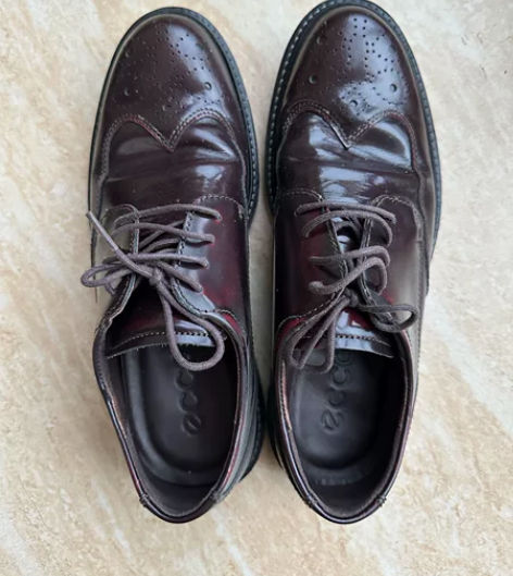 ECCO皮鞋，40码，酒红色布洛克雕花 几...