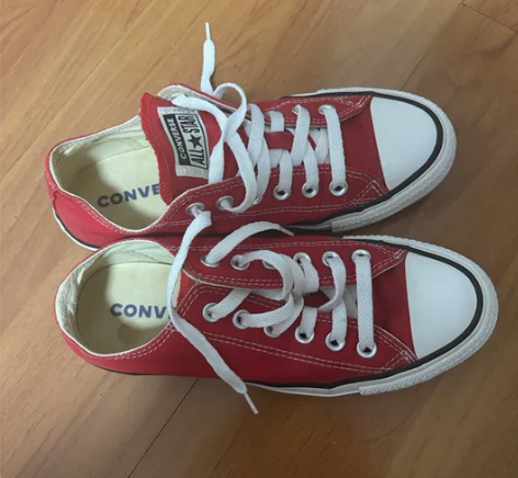 匡威红色低帮帆布板鞋，实体店购入绝对正品，...