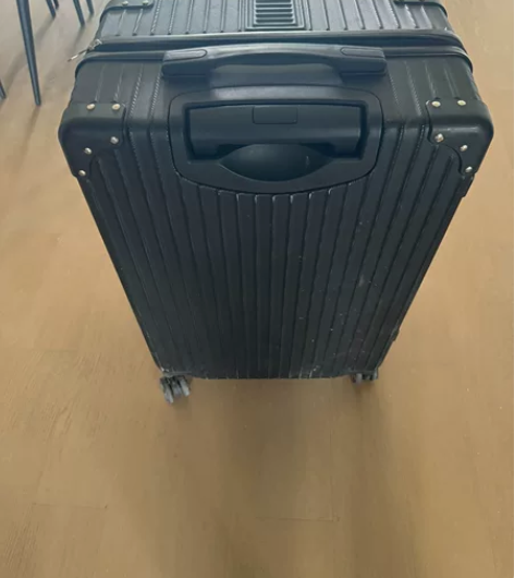 行李箱,密码锁坏了可以当普通箱子使用 感兴...