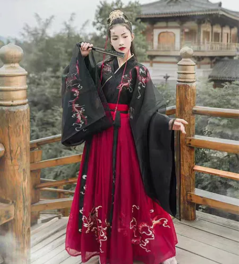 出汉服福袋，600不包，可以得到5套汉服一...