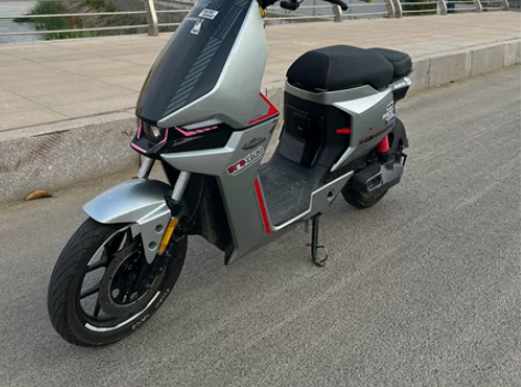 出小牛f400t动力版 48v24a锂电...