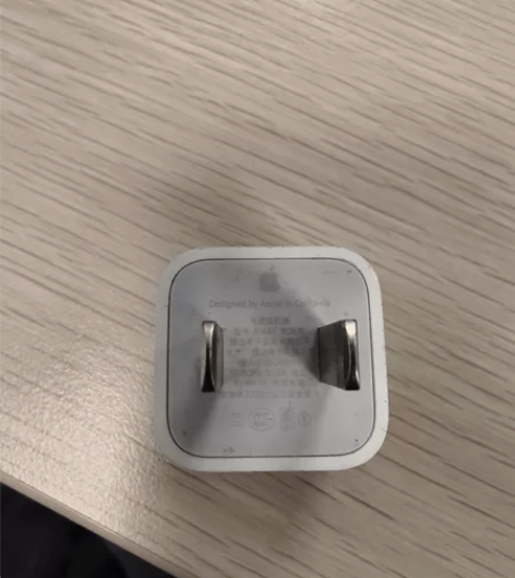 苹果手机自带的充电头,5V1A,好几年了 ...